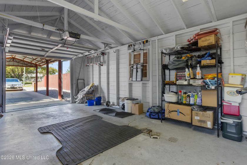 Located just blocks from the courthouse in the heart of downtown - photo 33