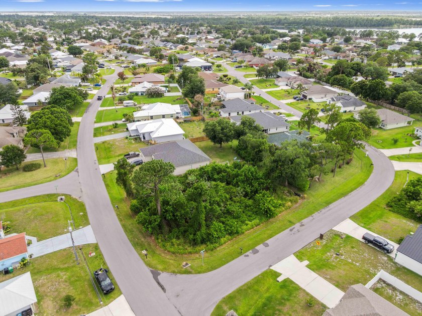 Discover a great opportunity in Port St. Lucie with this - photo 4