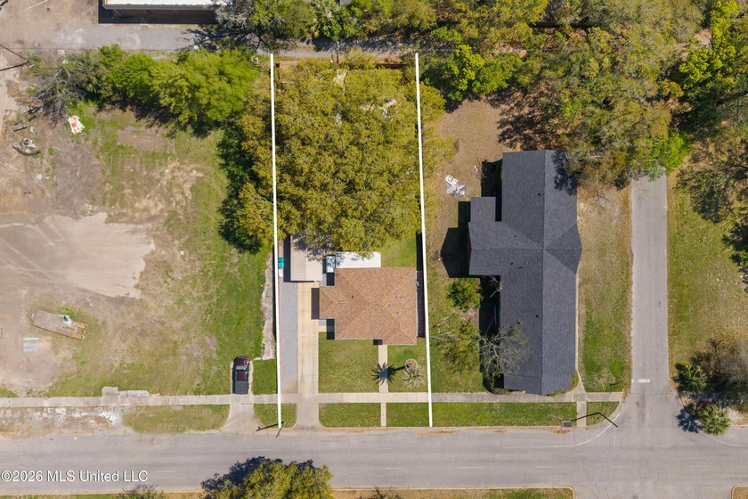 Located just blocks from the courthouse in the heart of downtown - photo 35