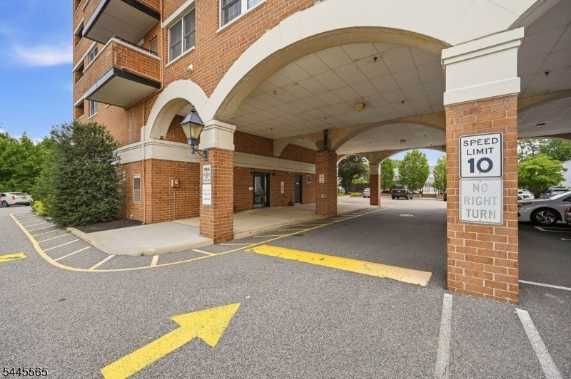This bright, spacious, 3rd floor 2BR, 1.5 Bath condo in the - photo 2