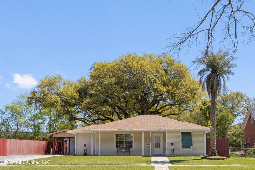 Located just blocks from the courthouse in the heart of downtown - photo 45