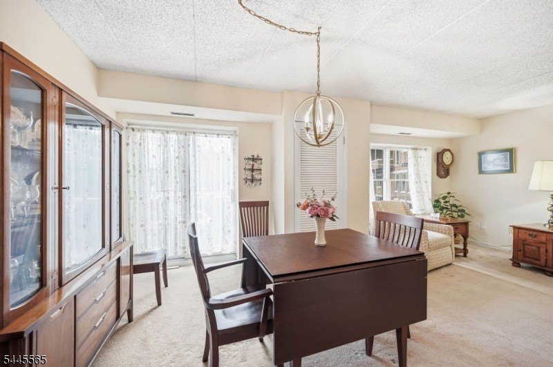 This bright, spacious, 3rd floor 2BR, 1.5 Bath condo in the - photo 9