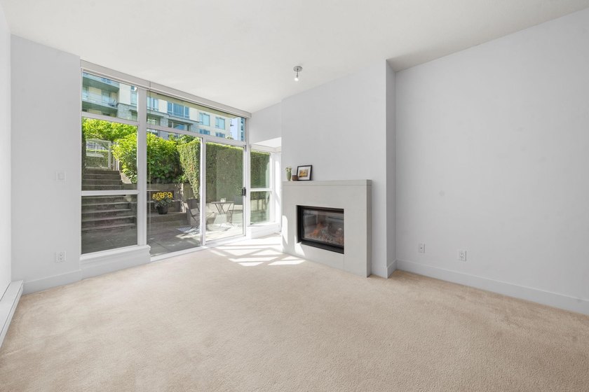 Located in the peaceful Iona neighbourhood Stirling House is a - photo 3