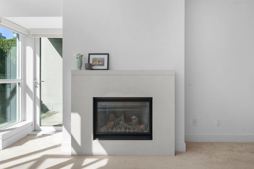 Located in the peaceful Iona neighbourhood Stirling House is a - photo 4