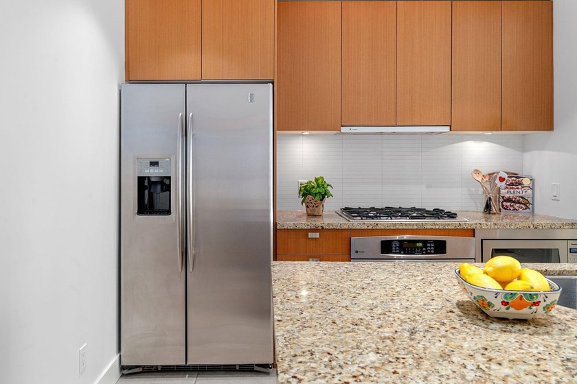 Located in the peaceful Iona neighbourhood Stirling House is a - photo 9