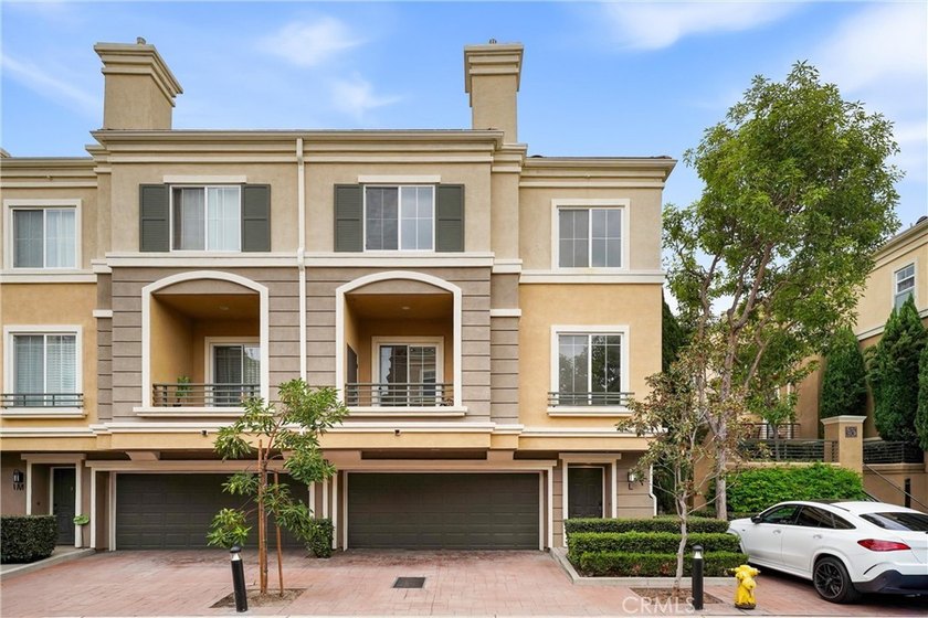Welcome to Vantage at South Coast Metro, a gated townhome - photo 30