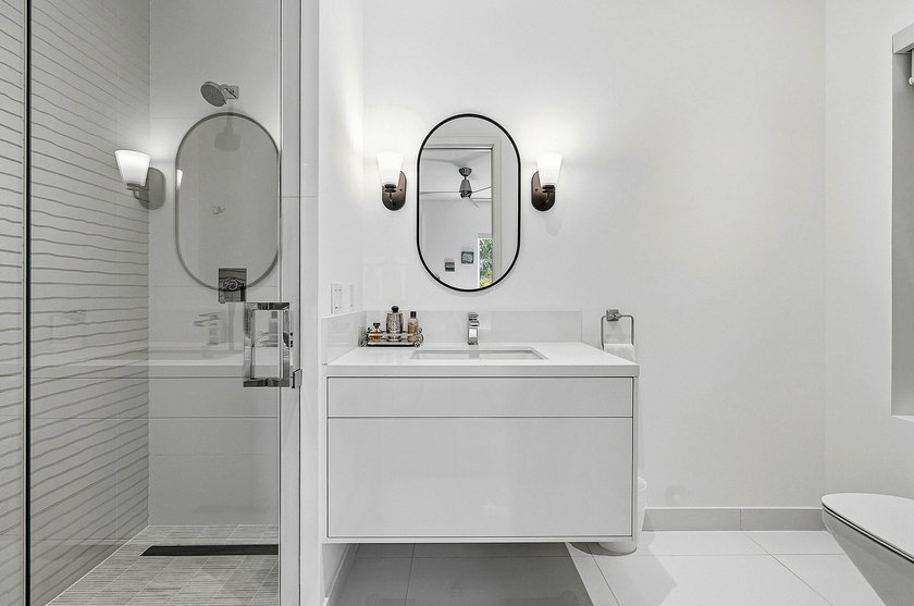 NEW PHOTOS COMING! COMPLETELY REIMAGINED! Chic in-town, ocean - photo 32