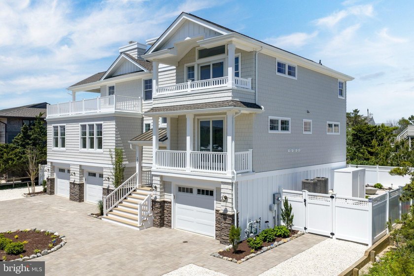Welcome to DRIFTMARK, a stunning new construction home in - photo 3