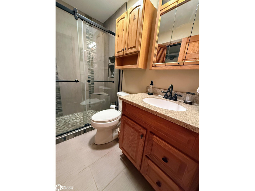 Lakeside comfort and updated style come together in this fully - photo 12