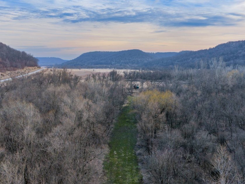 Introducing the West Fork Kickapoo River Farm, an exceptional 90 - photo 13