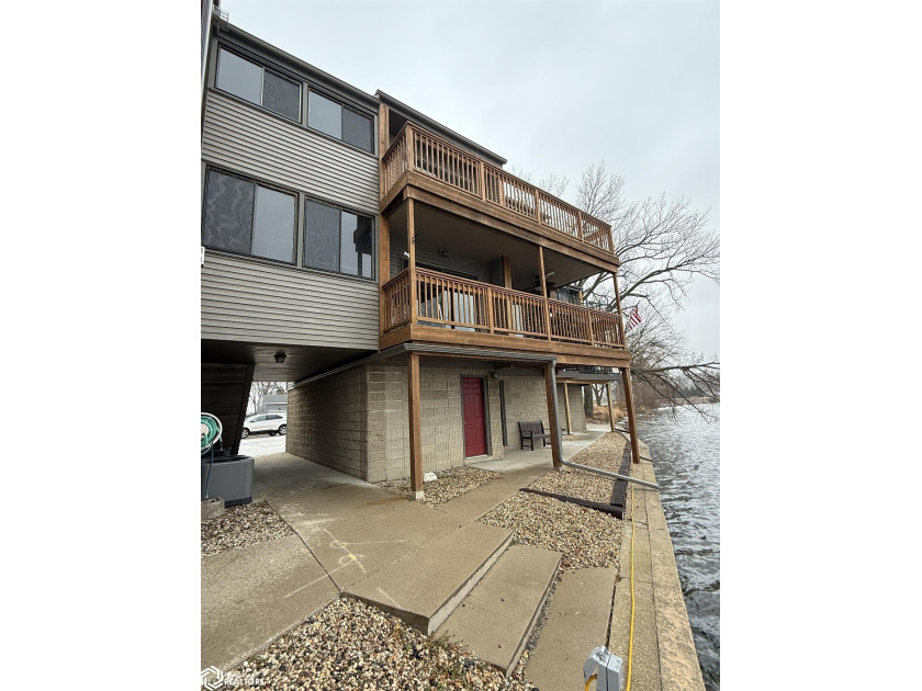 Lakeside comfort and updated style come together in this fully - photo 14