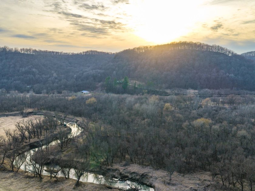 Introducing the West Fork Kickapoo River Farm, an exceptional 90 - photo 19