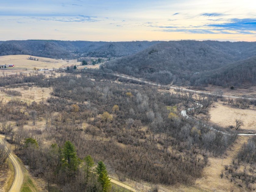 Introducing the West Fork Kickapoo River Farm, an exceptional 90 - photo 20