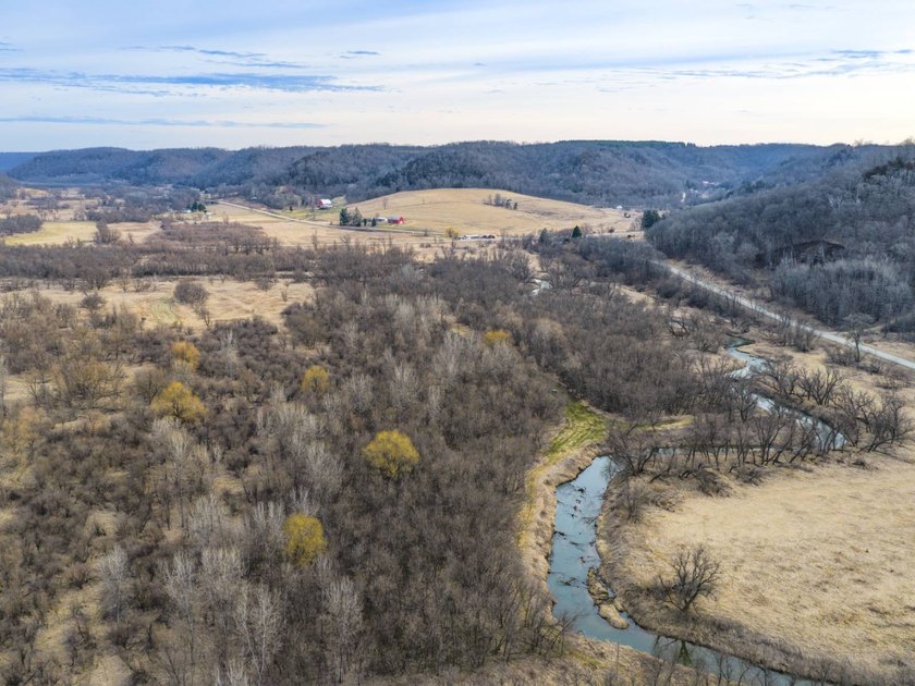 Introducing the West Fork Kickapoo River Farm, an exceptional 90 - photo 22