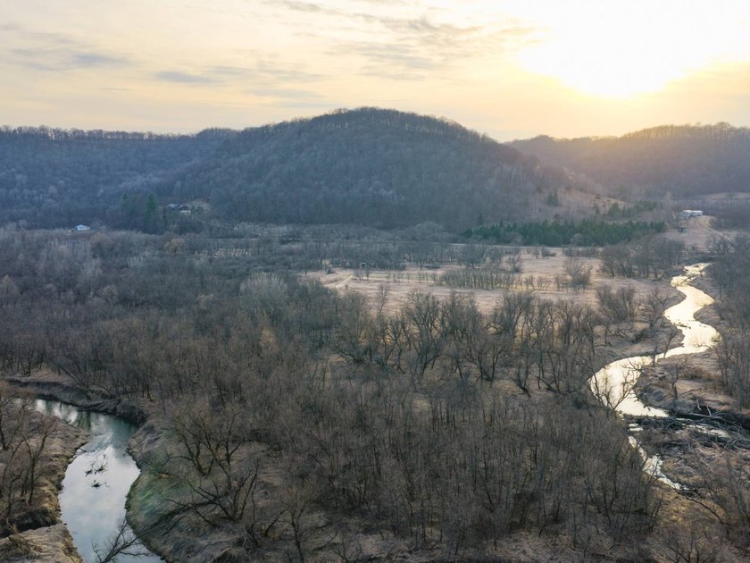 Introducing the West Fork Kickapoo River Farm, an exceptional 90 - photo 23