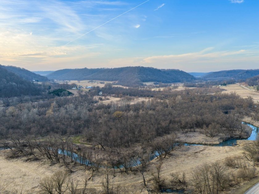 Introducing the West Fork Kickapoo River Farm, an exceptional 90 - photo 24