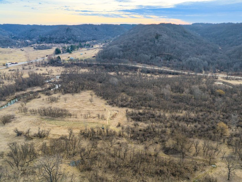 Introducing the West Fork Kickapoo River Farm, an exceptional 90 - photo 25
