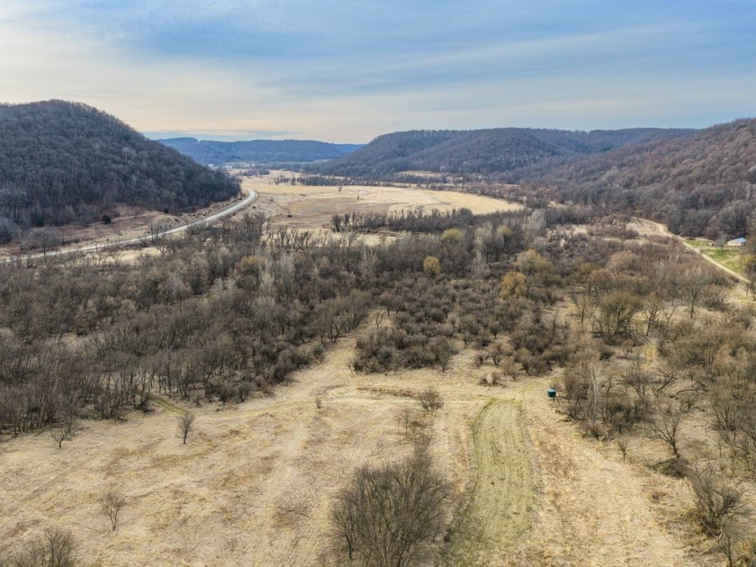 Introducing the West Fork Kickapoo River Farm, an exceptional 90 - photo 26