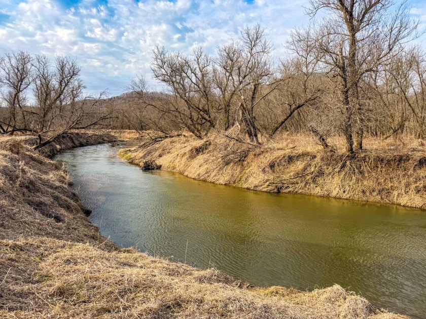 Introducing the West Fork Kickapoo River Farm, an exceptional 90 - photo 29