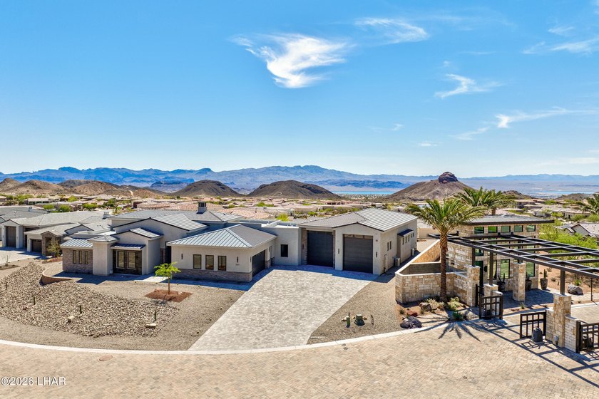 Experience elevated desert living in this beautifully crafted - photo 2