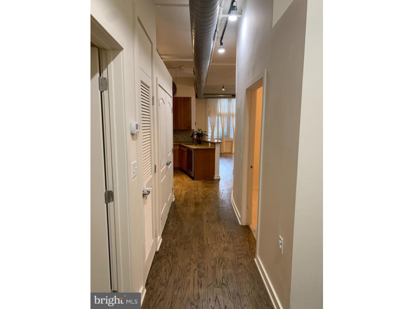 Rare 3 bedroom / 2 bedroom + den ground floor condominium rental - photo 10