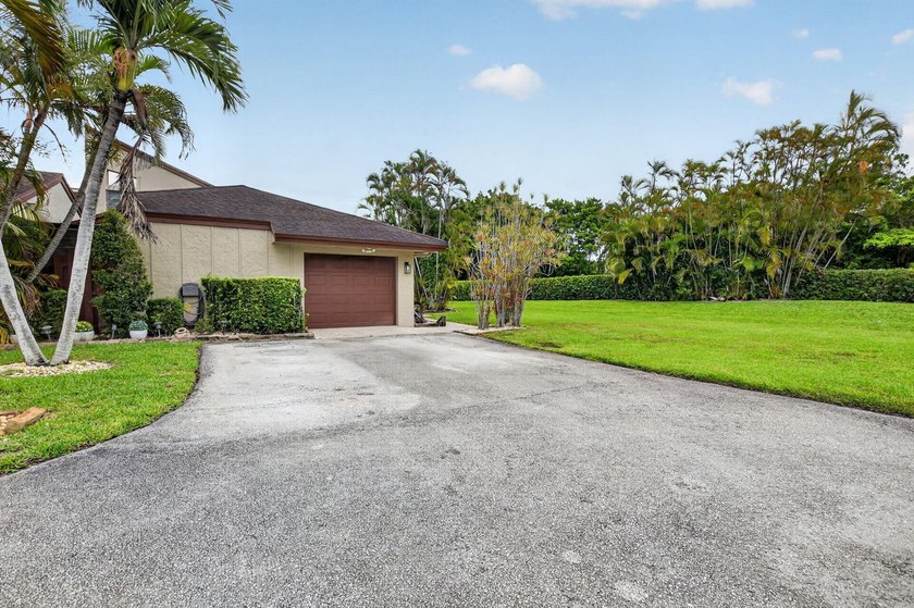 HUGE PRICE REDUCTION, Don't miss this one!!! Welcome to this - photo 2