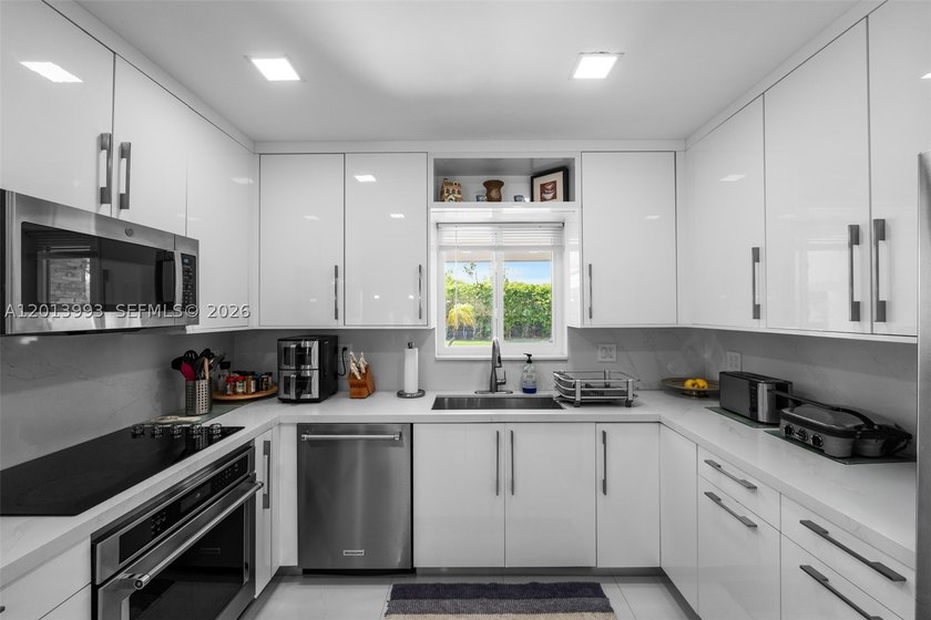 Exceptional property located in one of Miami's most sought-after - photo 11