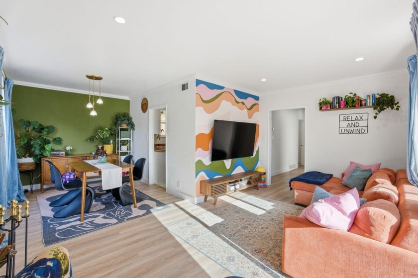 $20K PRICE REDUCTION - TRANSPARENT PRICE! Set on a 10,000+ sq.ft - photo 4