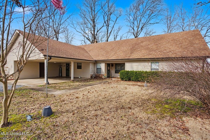 Rare opportunity to own 21+ acres in the heart of Hernando! This - photo 2