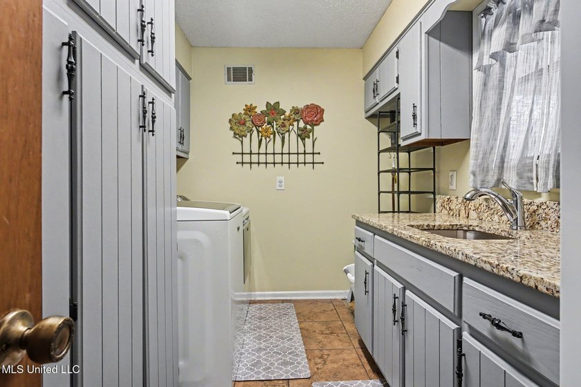 Rare opportunity to own 21+ acres in the heart of Hernando! This - photo 5