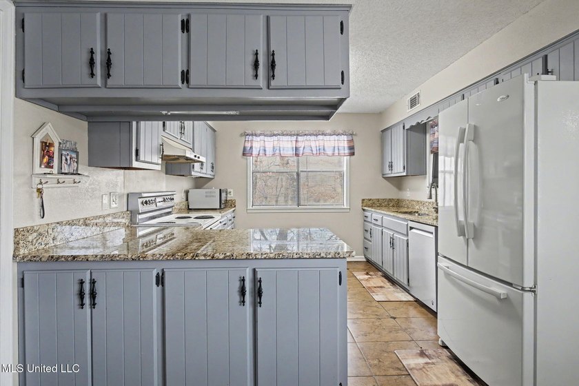 Rare opportunity to own 21+ acres in the heart of Hernando! This - photo 8