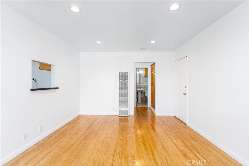 Welcome to 930 E 1st Street #2 - a clean, well-maintained - photo 5