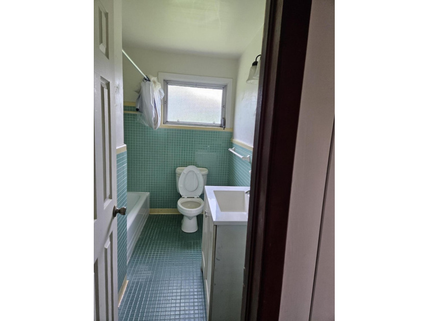 Welcome Investors, this 1,318 square foot home offers 2 bedrooms - photo 6