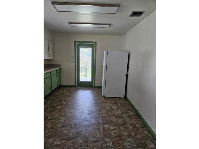 Welcome Investors, this 1,318 square foot home offers 2 bedrooms - photo 9