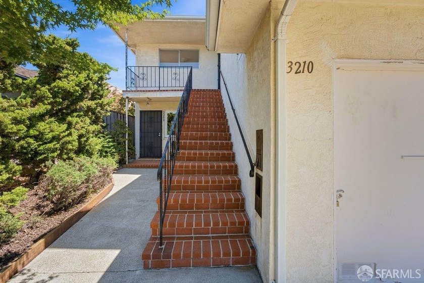 Rare vacant at close Laurel District duplex with long-term - photo 4