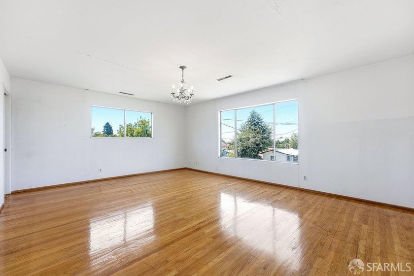 Rare vacant at close Laurel District duplex with long-term - photo 8