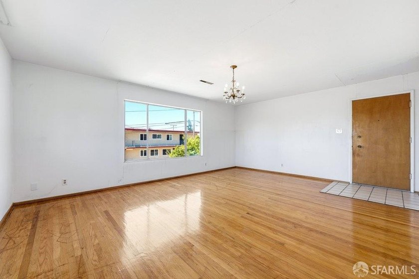 Rare vacant at close Laurel District duplex with long-term - photo 10