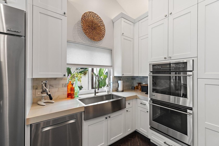 Completely renovated and move-in ready, this exceptional DiVosta - photo 17