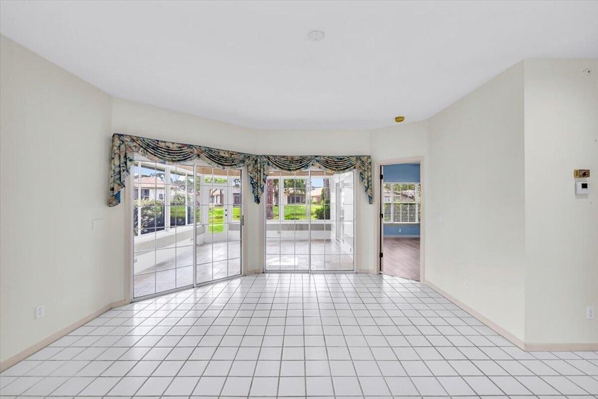 Great opportunity to own a one-story, true 3-bedroom villa in - photo 10