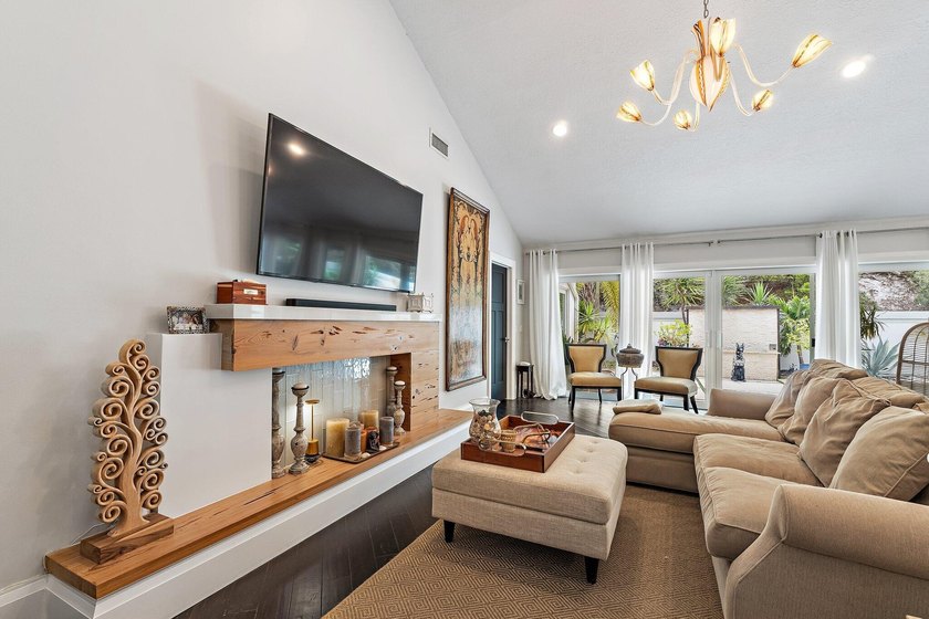Completely renovated and move-in ready, this exceptional DiVosta - photo 24