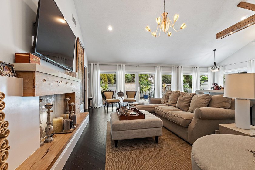 Completely renovated and move-in ready, this exceptional DiVosta - photo 25