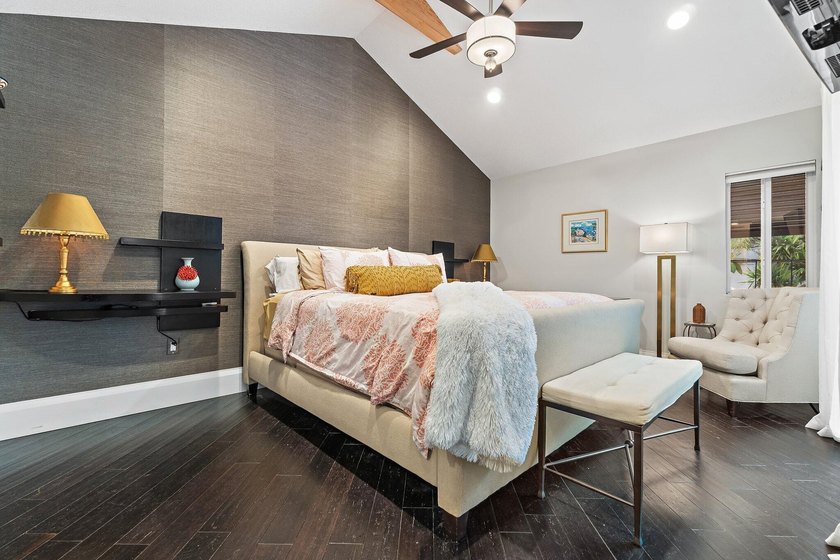 Completely renovated and move-in ready, this exceptional DiVosta - photo 26