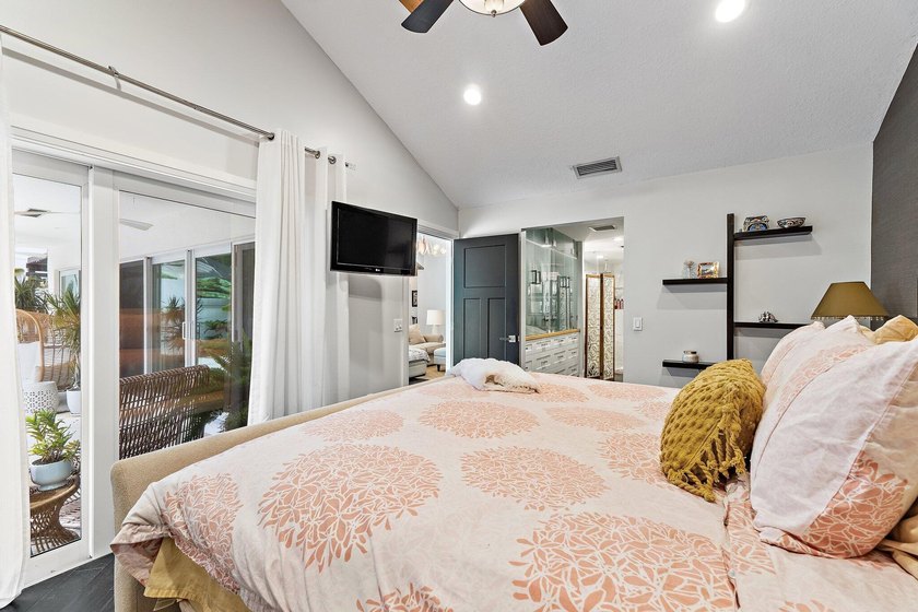 Completely renovated and move-in ready, this exceptional DiVosta - photo 28