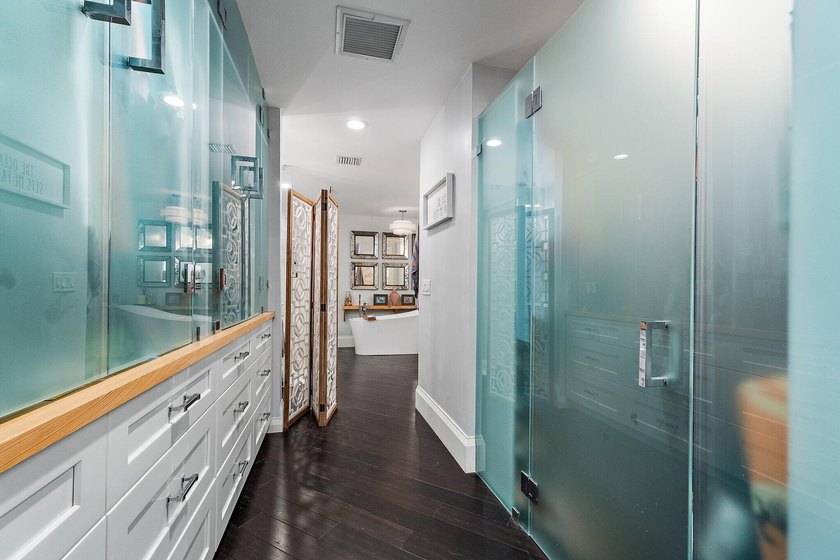 Completely renovated and move-in ready, this exceptional DiVosta - photo 31