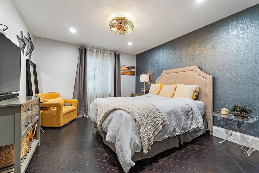 Completely renovated and move-in ready, this exceptional DiVosta - photo 45