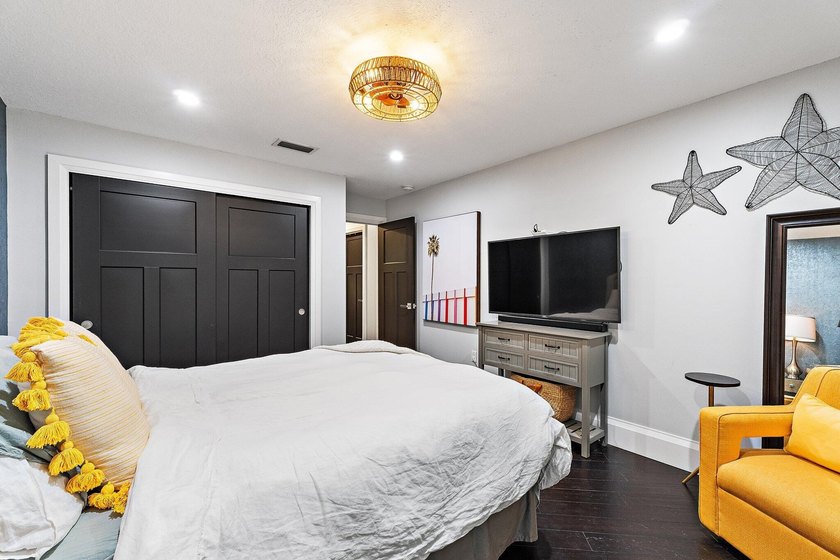 Completely renovated and move-in ready, this exceptional DiVosta - photo 47