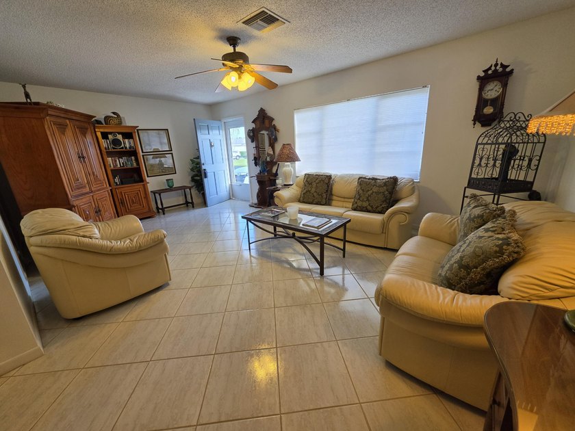 Welcome to Cypress Lakes, one of West Palm Beach's best-kept - photo 5