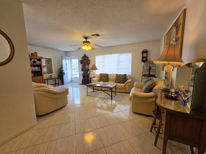Welcome to Cypress Lakes, one of West Palm Beach's best-kept - photo 6