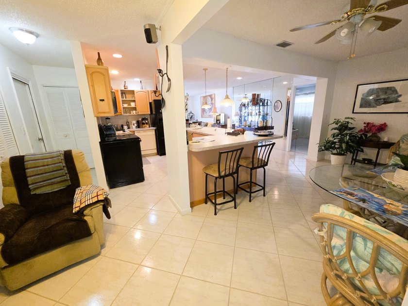 Welcome to Cypress Lakes, one of West Palm Beach's best-kept - photo 8