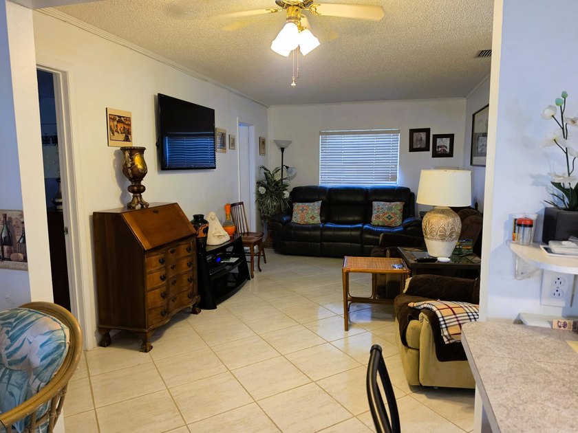 Welcome to Cypress Lakes, one of West Palm Beach's best-kept - photo 9